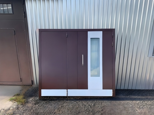 Коричневая подъездная дверь