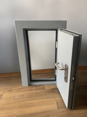 Нестандартный люк с ручкой «хром»